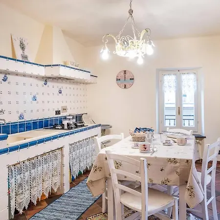 شقة Centro, Ampia Casa Stile Kinfolk Con Parcheggio نولي
